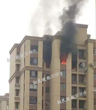 沪一高层民宅爆炸致2人死亡 居民:气浪炸翻电梯门