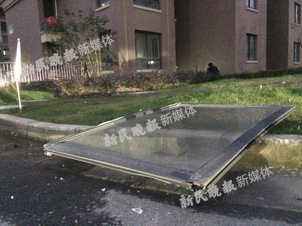 沪一高层民宅爆炸致2人死亡 居民:气浪炸翻电梯门