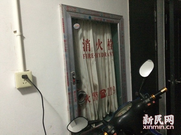 沪一高层民宅爆炸致2人死亡 居民:气浪炸翻电梯门