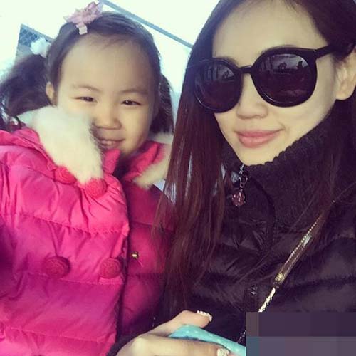 王宝强娇妻与女儿娜娜 王宝强娇妻与女儿娜娜