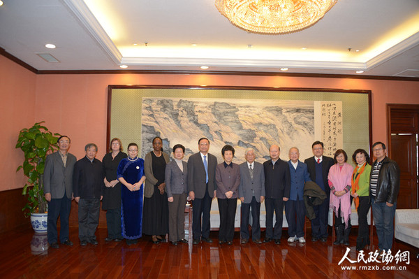 17-严隽琪副委员长亲切接见与会代表_副本