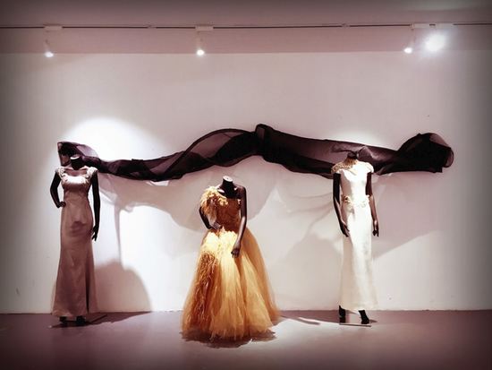 图为FANFEE WANG 私属定制华服