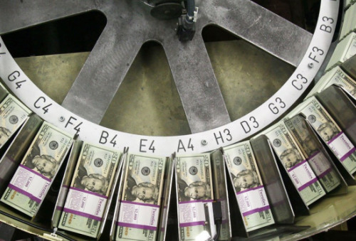 美联储启动近十年首次加息近零利率时代宣告结束