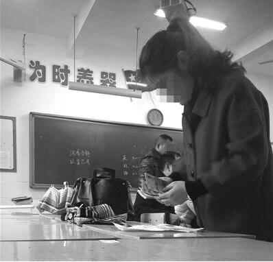 湖南一中学家长接通知:交上千元慰问补课老师 湖南一中学家长接通知:交上千元慰问补课老师