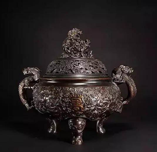 清康熙 铜鎏金万寿无疆龙耳熏炉成交价:483万元 清康熙 铜鎏金万寿无疆龙耳熏炉成交价:483万元