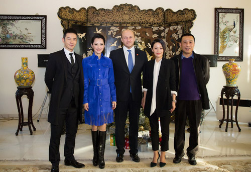 黄晓明马伊琍许晴与俄罗斯总理合影2