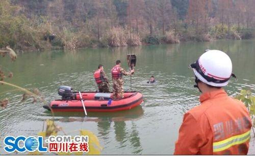 女司机穿10厘米高跟鞋开车 冲入河里身亡2 女司机穿10厘米高跟鞋开车 冲入河里身亡2