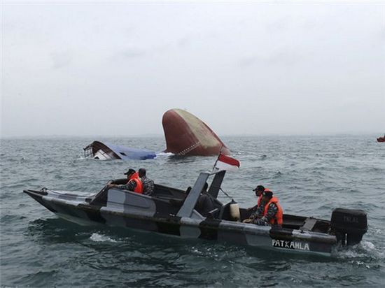 印尼客轮遇险逾百人失联 船上无中国乘客 已救起4人1 印尼客轮遇险逾百人失联 船上无中国乘客 已救起4人1