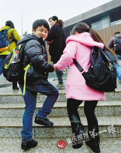 重庆:28名矮小人成功挑战16公里马拉松2 重庆:28名矮小人成功挑战16公里马拉松2