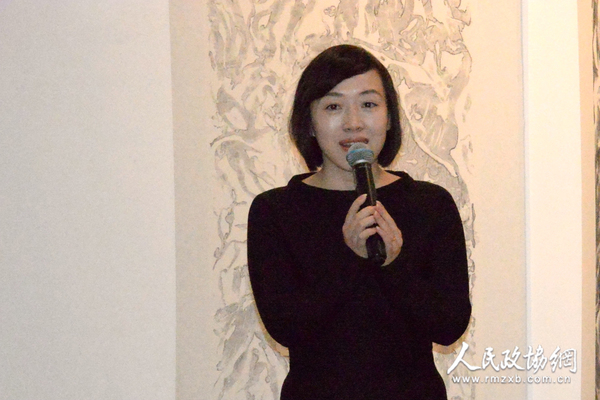 今日美术馆副馆长晏燕在开幕式上致辞