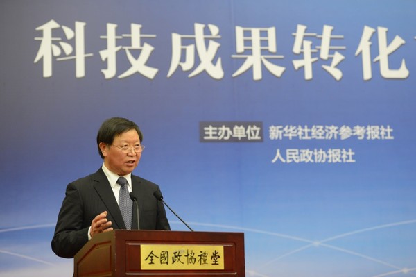 江苏隆力奇生物科技股份有限公司董事长徐之伟发言  人民政协网记者 田福良 摄 江苏隆力奇生物科技股份有限公司董事长徐之伟发言  人民政协网记者 田福良 摄