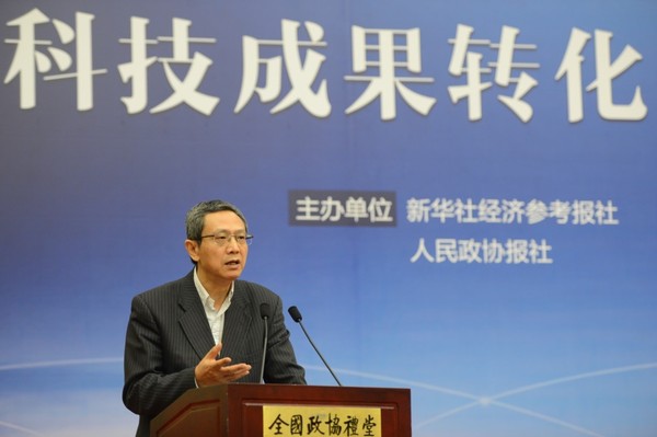 全国政协委员、财政部财政科学研究所原所长贾康发言  人民政协网记者 田福良 摄