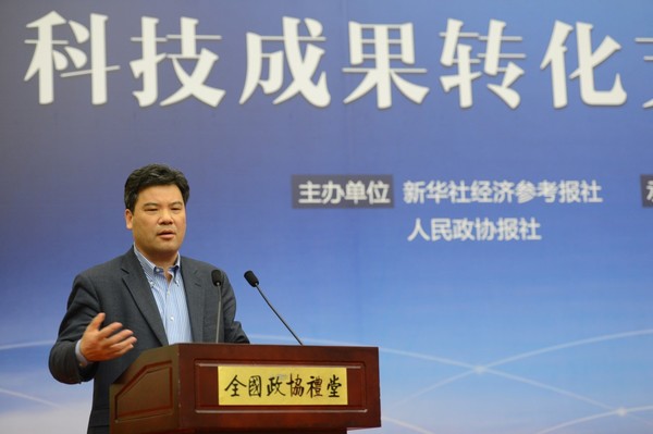 全国政协委员、长江学者创新团队带头人祝连庆发言  人民政协网记者 田福良 摄