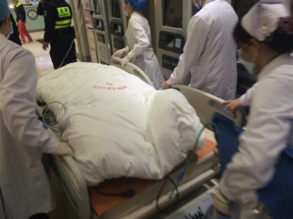 首名获救幸存者在医院接受救治3
