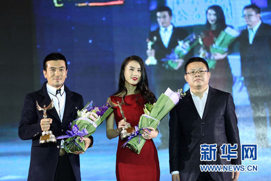 杨子黄圣依获颁2015中国社会责任公益形象大使