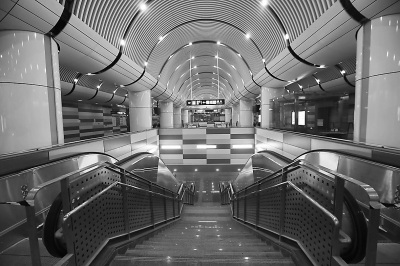 北京16座地铁站低峰刷卡打7折 一个月省三四十 北京16座地铁站低峰刷卡打7折 一个月省三四十