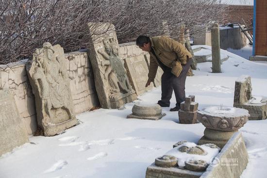 吉林男子30多年收藏五六百件文物 价值超千万