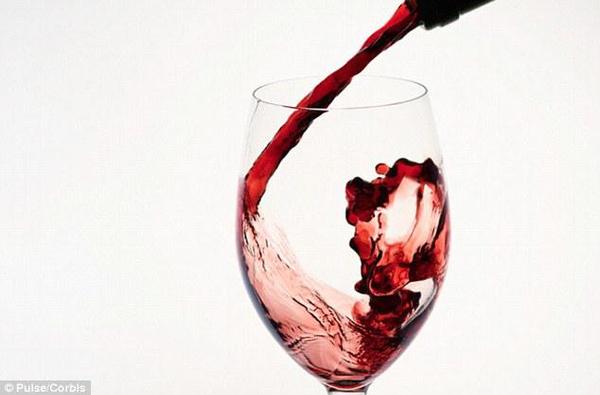 圣诞节要健康饮酒:不同酒色喝法不同