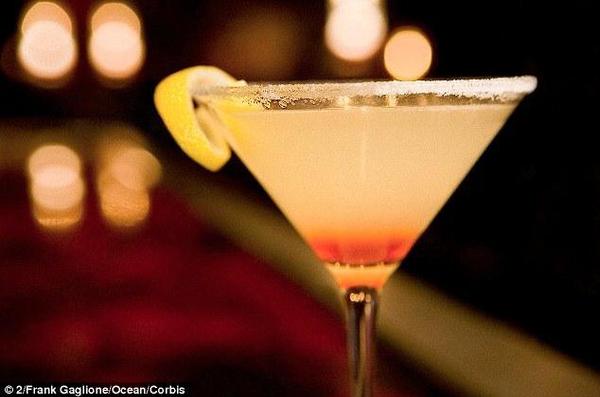 圣诞节要健康饮酒:不同酒色喝法不同