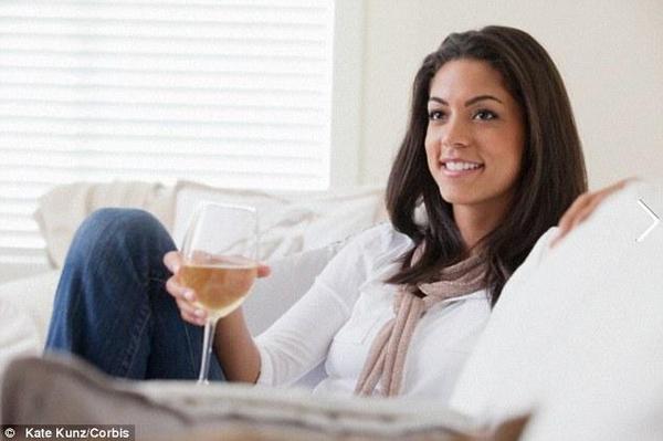 圣诞节要健康饮酒:不同酒色喝法不同