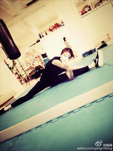 　杨幂一字马
