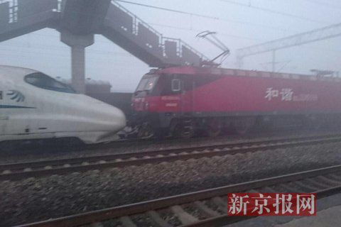 事发现场。车上乘客供图