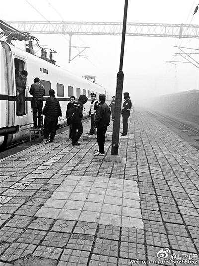 京沪动车因故障中途“抛锚” 断水断电8.5小时 京沪动车因故障中途“抛锚” 断水断电8.5小时