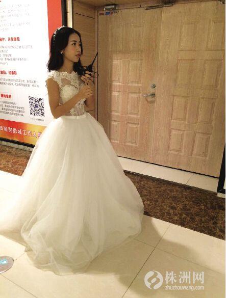 小伙没车没房 女孩披婚纱向他求婚2 小伙没车没房 女孩披婚纱向他求婚2