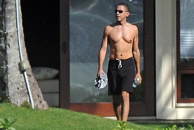 奥巴马与陆战队员比肌肉完败自叹感觉好渺小