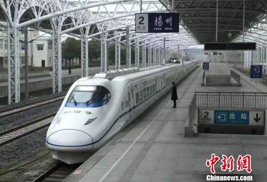 第一列和谐号动车驶入扬州宁启复线电气化开通在即