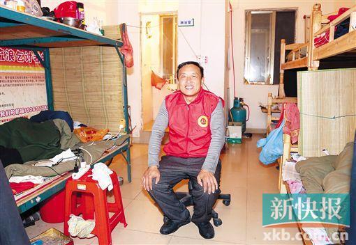 老板给流浪汉发百元红包被嫌少:往年都是五百1 老板给流浪汉发百元红包被嫌少:往年都是五百1