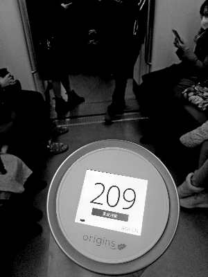 室内公共场所空气差 教委:调研学校设空净设备1 室内公共场所空气差 教委:调研学校设空净设备1