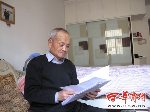 八旬老人办房产证陷“死循环” 奔波几年未果 八旬老人办房产证陷“死循环” 奔波几年未果