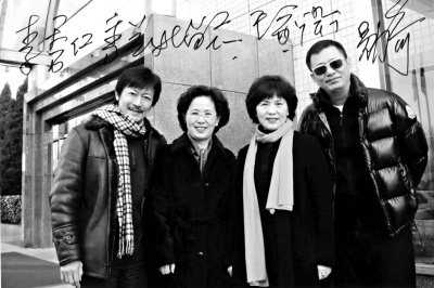 王家卫、陈勋奇和李秀人姐妹 点击进入下一页