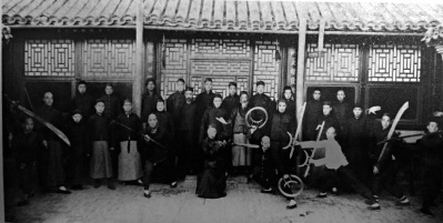 1918年八卦掌弟子的合影 点击进入下一页