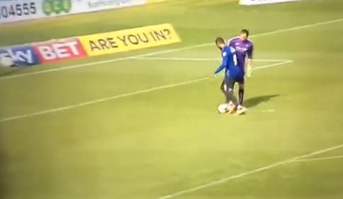 主动放弃防守，仍由对方破门。图片来源：视频截图。