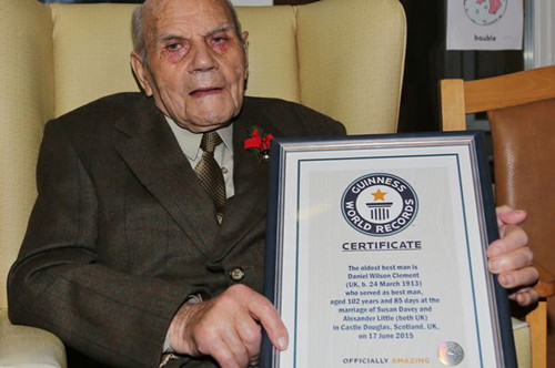 102岁老人获吉尼斯认证 成世界最年长伴郎1 102岁老人获吉尼斯认证 成世界最年长伴郎1