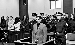 “明星校长”交往多名情人 称男人就要征服女人 “明星校长”交往多名情人 称男人就要征服女人