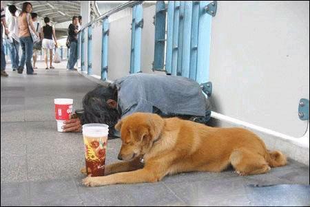 春节期间大陆地铁乞丐或增多 1天能赚千元 春节期间大陆地铁乞丐或增多 1天能赚千元