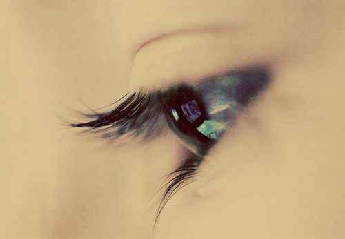 一觉醒来眼睛肿成包子？当心眼过敏