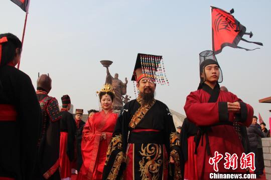 西安元旦再现“汉礼祈?!庇率⒌洌ㄍ迹? style=