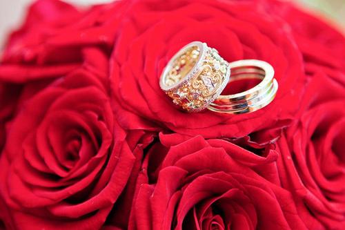 点击图片翻到下一页>> 南京初婚均龄30