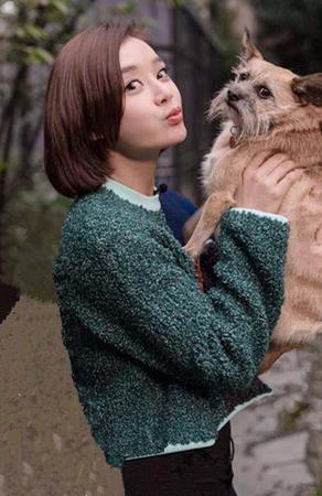 袁姗姗支持公益为爱发声 呼吁领养宠物