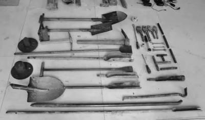 盗墓团伙使用工具 图片来源:中安在线 盗墓团伙使用工具 图片来源:中安在线