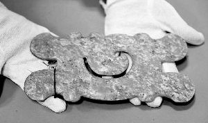 勾云形玉佩。