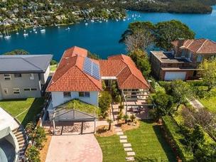 不过，要等交易最终完成后才能确定这笔交易的金额是否属于悉尼史上第二高，仅次于一位华裔富豪去年用7000万澳元从赌场大亨小派克(James Packer)手中买下的另一栋豪宅。