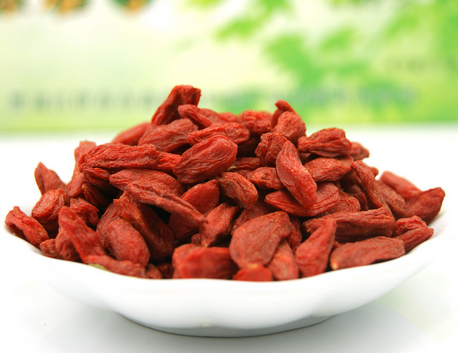 睡前嚼枸杞补益赛人参