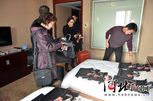 河北进入2016“两会时间” 代表委员做足功课“有备而来” 河北进入2016“两会时间” 代表委员做足功课“有备而来”