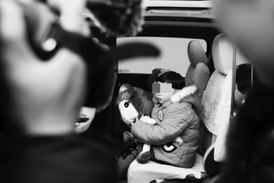 女童被当街抱走:被拐56小时 饿了肚子剪了辫子 女童被当街抱走:被拐56小时 饿了肚子剪了辫子