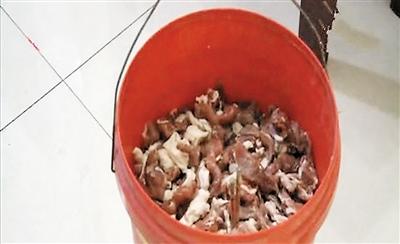 市民买回几十斤猪肉做香肠 夜里却见发蓝光1 市民买回几十斤猪肉做香肠 夜里却见发蓝光1